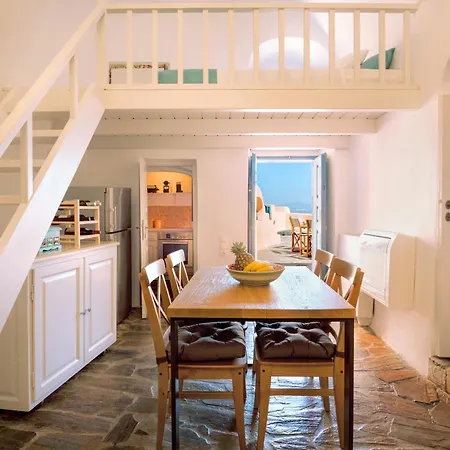 Iviscos Traditional House * Oia