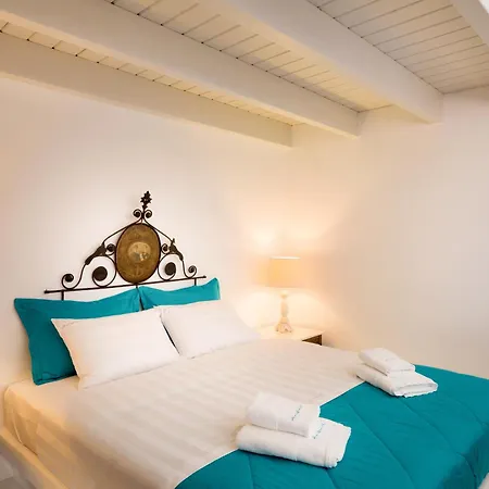 Iviscos Traditional House * Oia