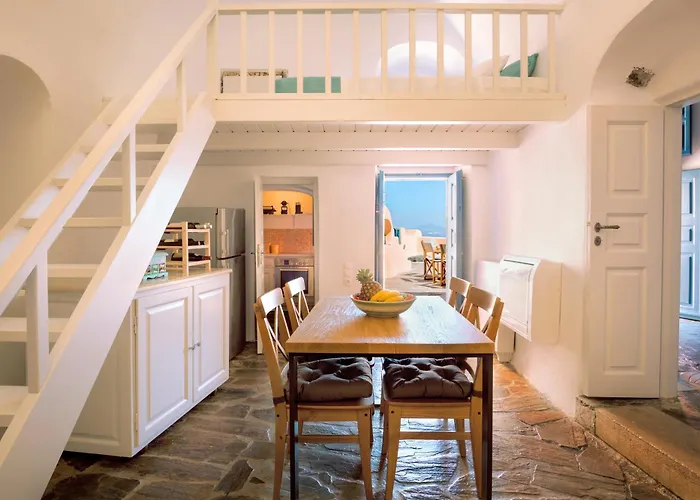 Iviscos Traditional House * Oia